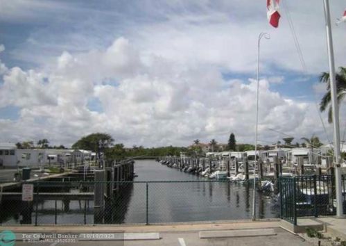 23 Juniper Dr, Boynton Beach FL 33435-7380 exterior