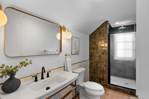 4150 Lake Dr, Milwaukee WI  53211-1719 exterior