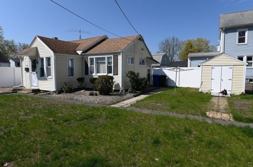 328 El Paso St, Springfield, MA 01104-2956