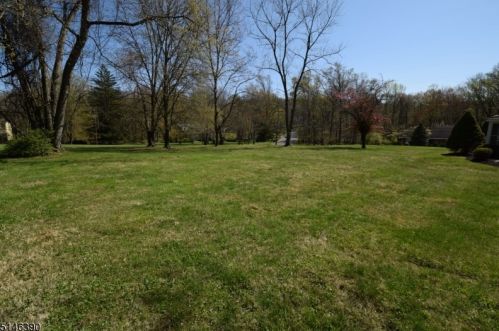 22 Heritage Dr, Warren NJ 07059-6827 exterior