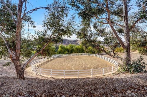 38200 De Portola Rd, Temecula CA 92592-8968 exterior