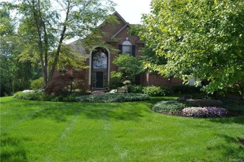 46601 Merion Cir, Northville MI  48168-8489 exterior