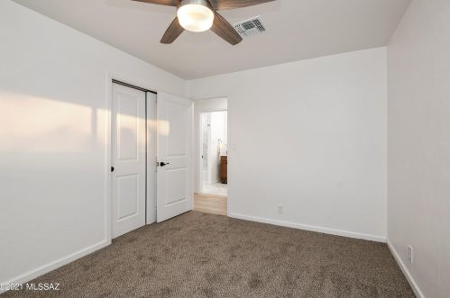 6611 Swan Rd, Tucson AZ 85718-5433 exterior