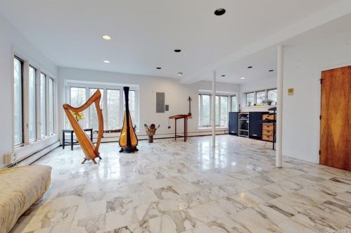 25 Sparrowbush Rd, Upper Saddle River NJ 07458-1420 exterior