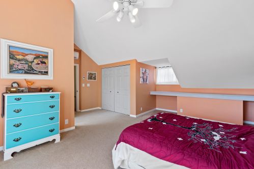 6924 Yates Rd, Milwaukee WI 53217-3948 exterior