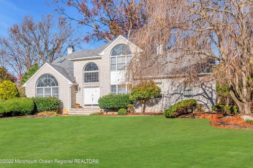 3 Overlook Dr, Jackson Twp, NJ 08527-4811