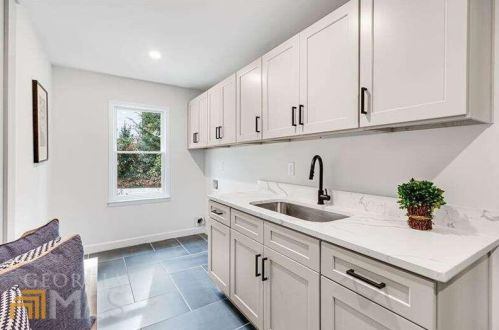 6160 Heards Creek Dr, Atlanta GA  30328-3635 exterior