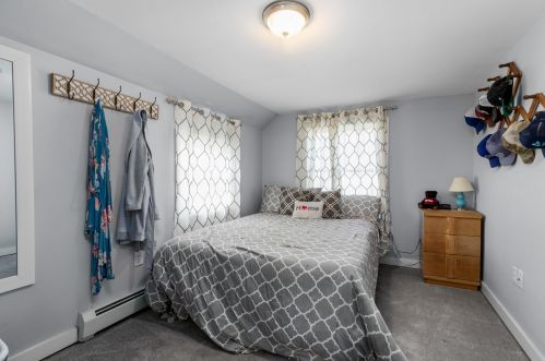 43 Frst St, Dover NH 03820-3223 exterior