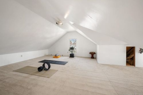 616 Poquonock Ave, Windsor CT  06095-2204 exterior