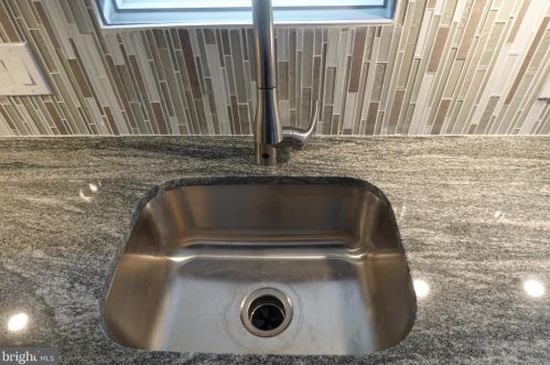 1525 Hicks St, Philadelphia PA  19146-4820 exterior