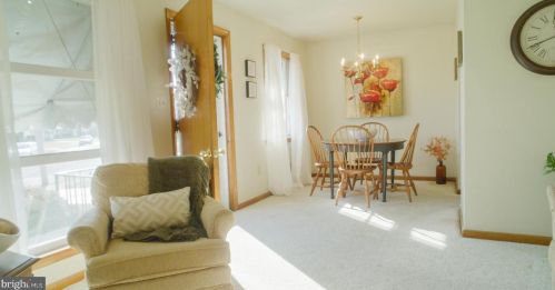 22 Lincoln Dr, Hanover PA 17331-4906 exterior