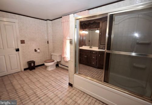 795 Abbottstown Pike, Hanover PA 17331-8235 exterior