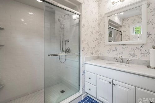 81 Laurel Holw Ct, Edison NJ 08820-1043 exterior