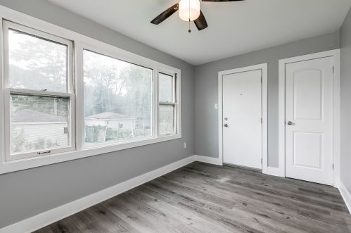 9132 Saginaw Ave, Chicago IL  60617-4150 exterior