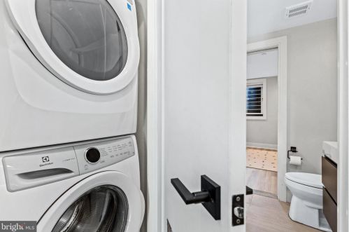 1719 Euclid St, Washington DC  20009-2809 exterior