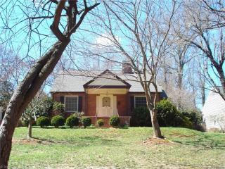 213 Avondale Dr, Greensboro, NC 27403-1045