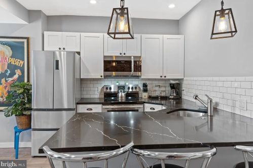 2527 Front St, Philadelphia PA 19133-4005 exterior