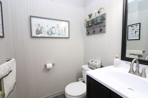 11 Hubbard Rd, Dover NH 03820-4272 exterior