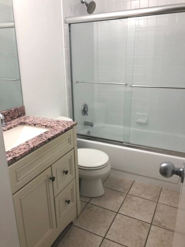 3660 Lake Shore Dr, Chicago IL  60613-5300 exterior