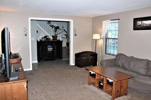 1916 Garrick Dr, Pittsburgh PA 15235-5034 exterior