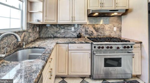 104 Howell Ave, Perth Amboy NJ 08863-1445 exterior