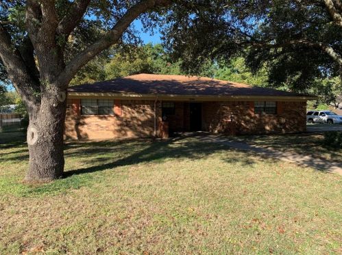 1200 Cliff Dr, Graham, TX 76450-4104