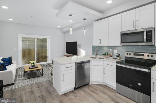 1302 Marshall St, Philadelphia PA  19122-4315 exterior