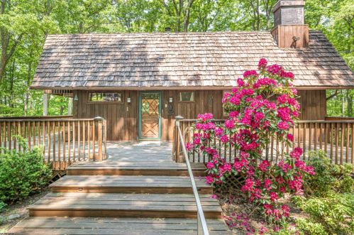 1 Glen Dr, Wantage, NJ 07461-4801