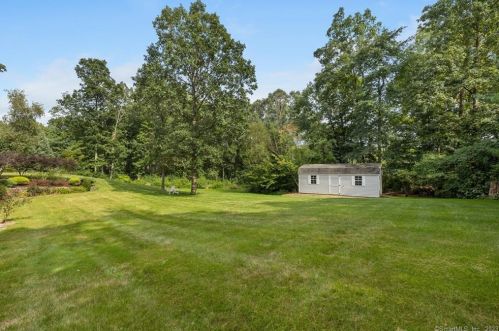 2 Farmington Rdg Dr, Farmington CT 06032-2456 exterior