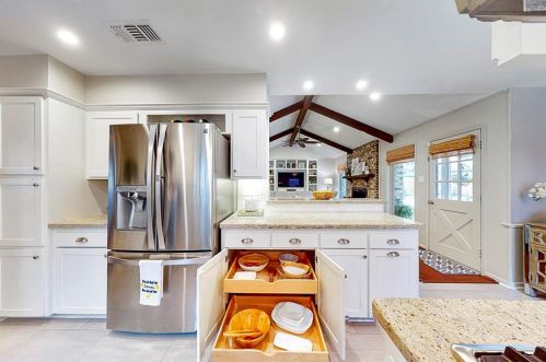 2018 Thousand Pne Dr, Humble TX 77339-3147 exterior