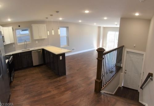 225 9 St, Newark NJ 07107-1907 exterior