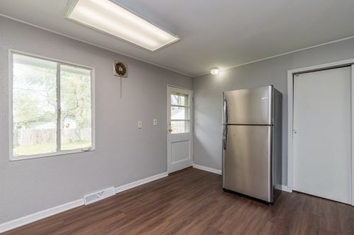 2112 Glen Flora Ave, Waukegan IL 60085-1300 exterior