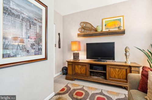 1331 Dickinson St, Philadelphia PA 19147-6211 exterior