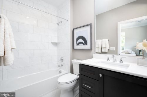 10314 Grosvenor Pl, Rockville MD 20852 exterior