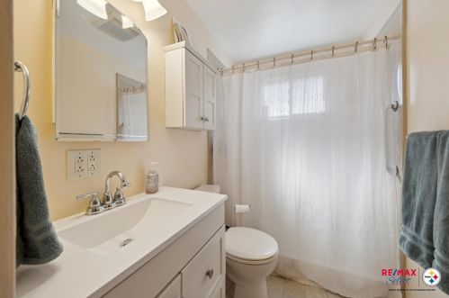 283 Longleaf Dr, Moon Twp PA  15108-3135 exterior