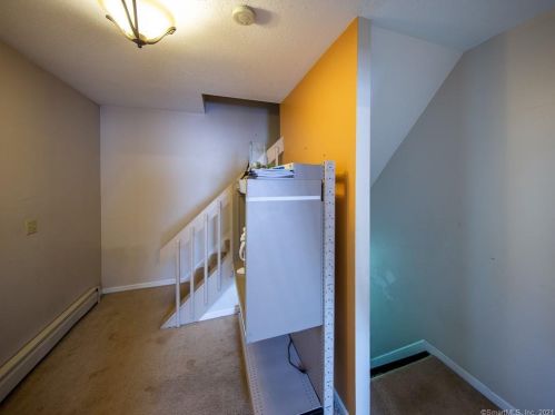 28 Hollister St, Manchester CT 06042-3532 exterior