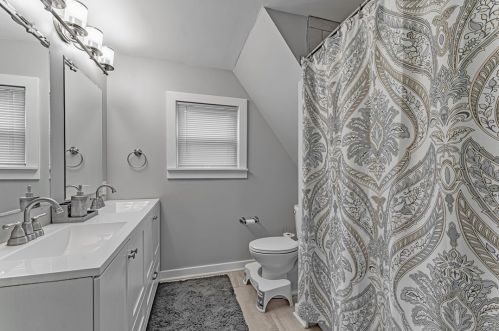 1323 Bellaire Pl, Pittsburgh PA  15226-1829 exterior