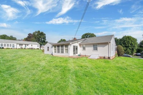 2 Edward Ave, Enfield CT 06082-3703 exterior