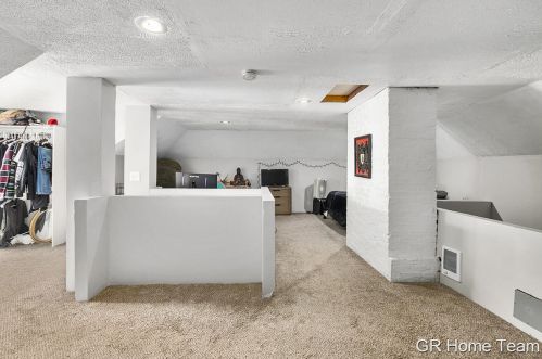 1006 Cherry St, Grand Rapids MI 49506-1450 exterior