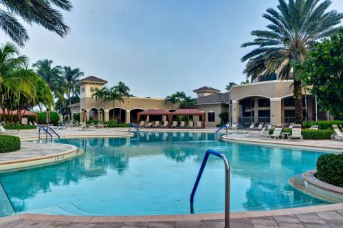 10860 Green Valley Walk, Boynton Beach FL 33437-3911 exterior