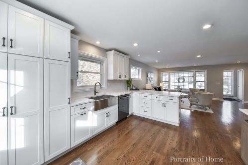 818 Saylor Ave, Elmhurst IL 60126-3827 exterior