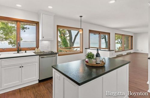 1661 Ruddiman Dr, Meskegon MI 49445-3041 exterior