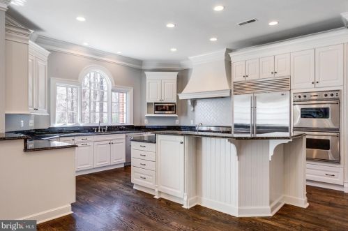 884 Alvermar Rdg Dr, Mc Lean VA 22102-1435 exterior