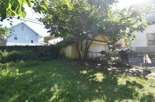 91 Clantoy St, Springfield MA  01104-2445 exterior