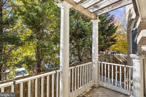 1822 Fonthill Ct, Mc Lean VA 22102-4792 exterior