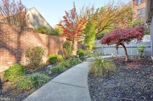 597 Cook Ct, Hummelstown, PA 17036-9157