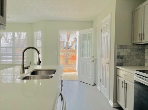 5796 Strathmoor Manor Cir, Lithonia GA  30058-2622 exterior