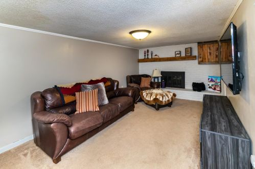 690 Glenbrook Ave, Saint Paul MN 55128-7405 exterior