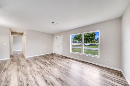 258 Summer Rd, Fort Pierce FL 34983-1731 exterior