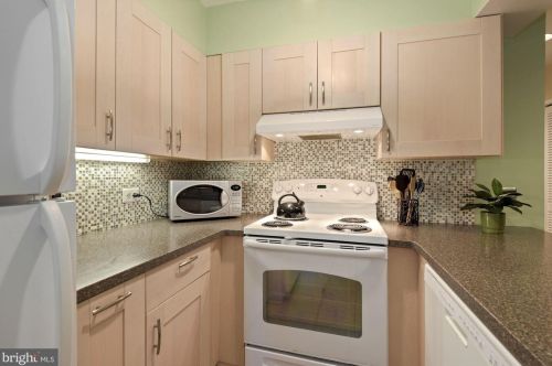 212 E St, Washington DC  20002-4923 exterior